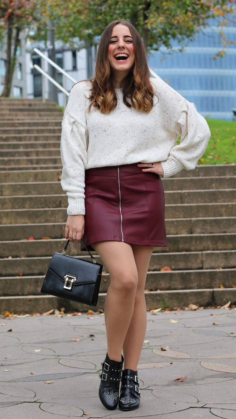 Outfit of autumn with garnet skirt - Fashion Tights