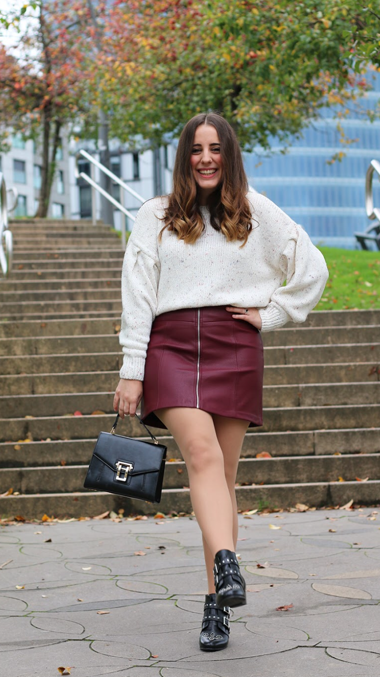 Outfit of autumn with garnet skirt - Fashion Tights