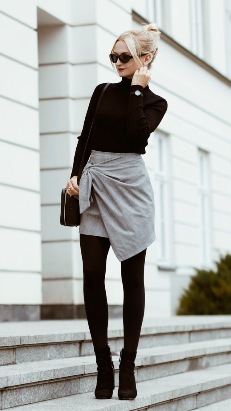 Black golf and gray skirt - Fashion Tights