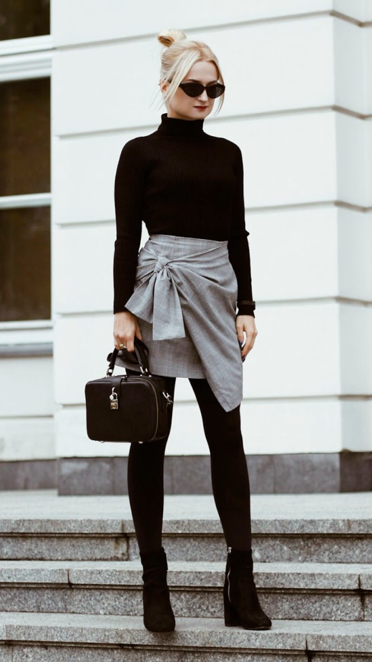 Black golf and gray skirt - Fashion Tights