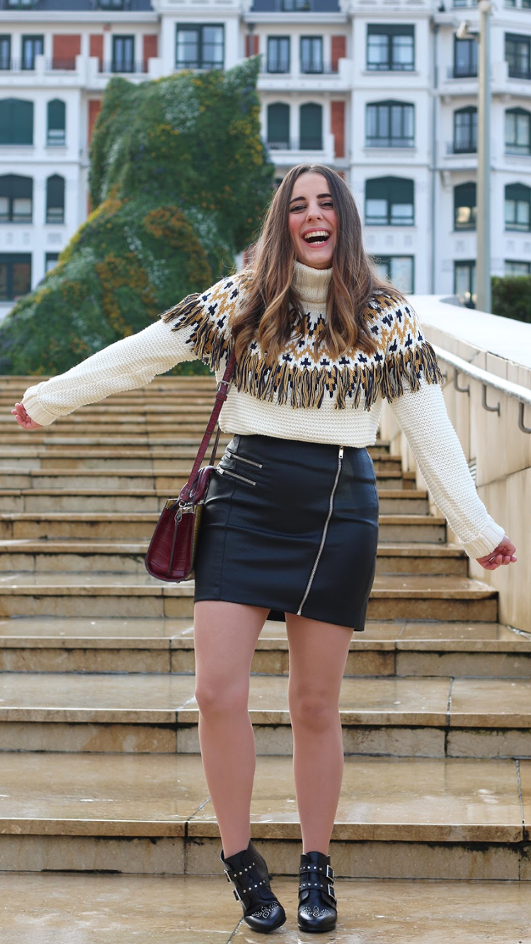 Winter outfit with mustard details and leather skirt - Fashion Tights